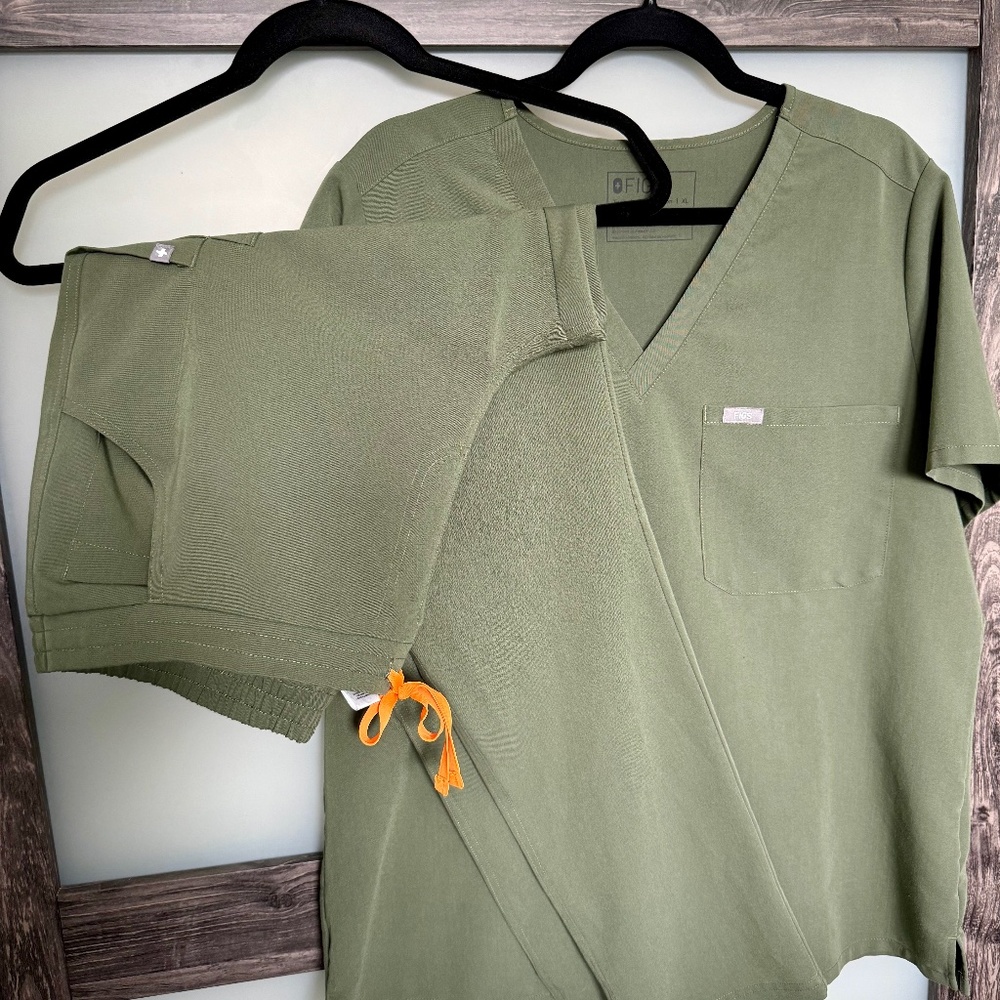 Figs Uniform Bundle Catarina XL and Yola L